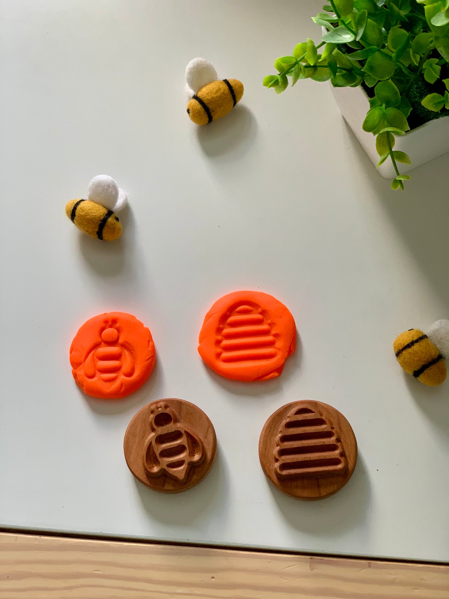 Play Dough Stampers - Bee and Hive Set of 2