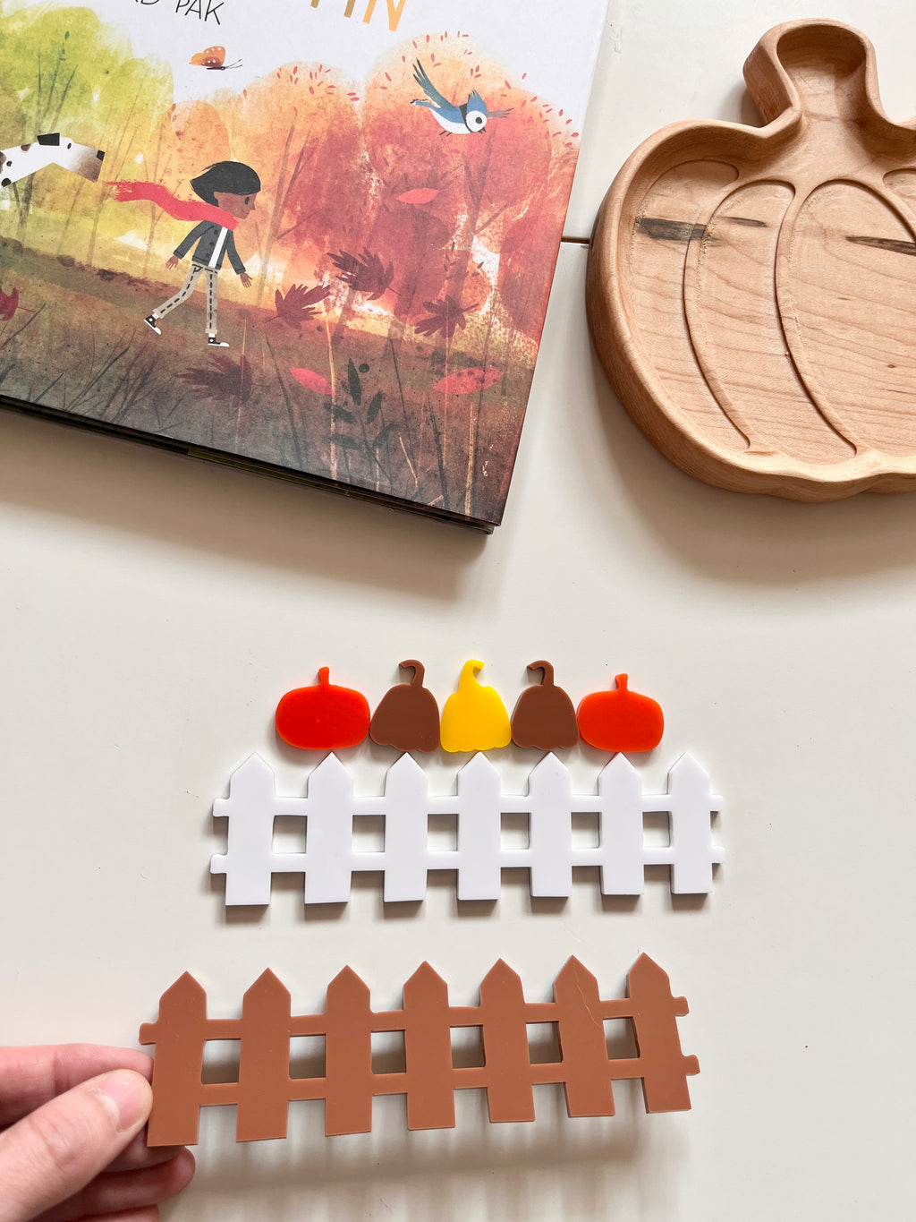 Little Dry Erasables - 5 Mini Pumpkins on a Fence
