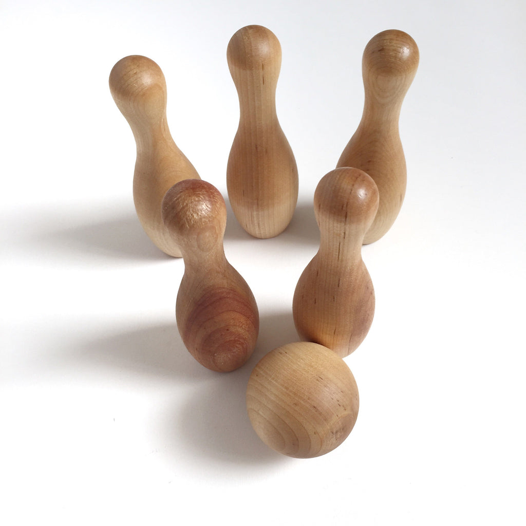 Natural wood bowling set with five pins and a ball, perfect Montessori toy for toddlers and young children.
